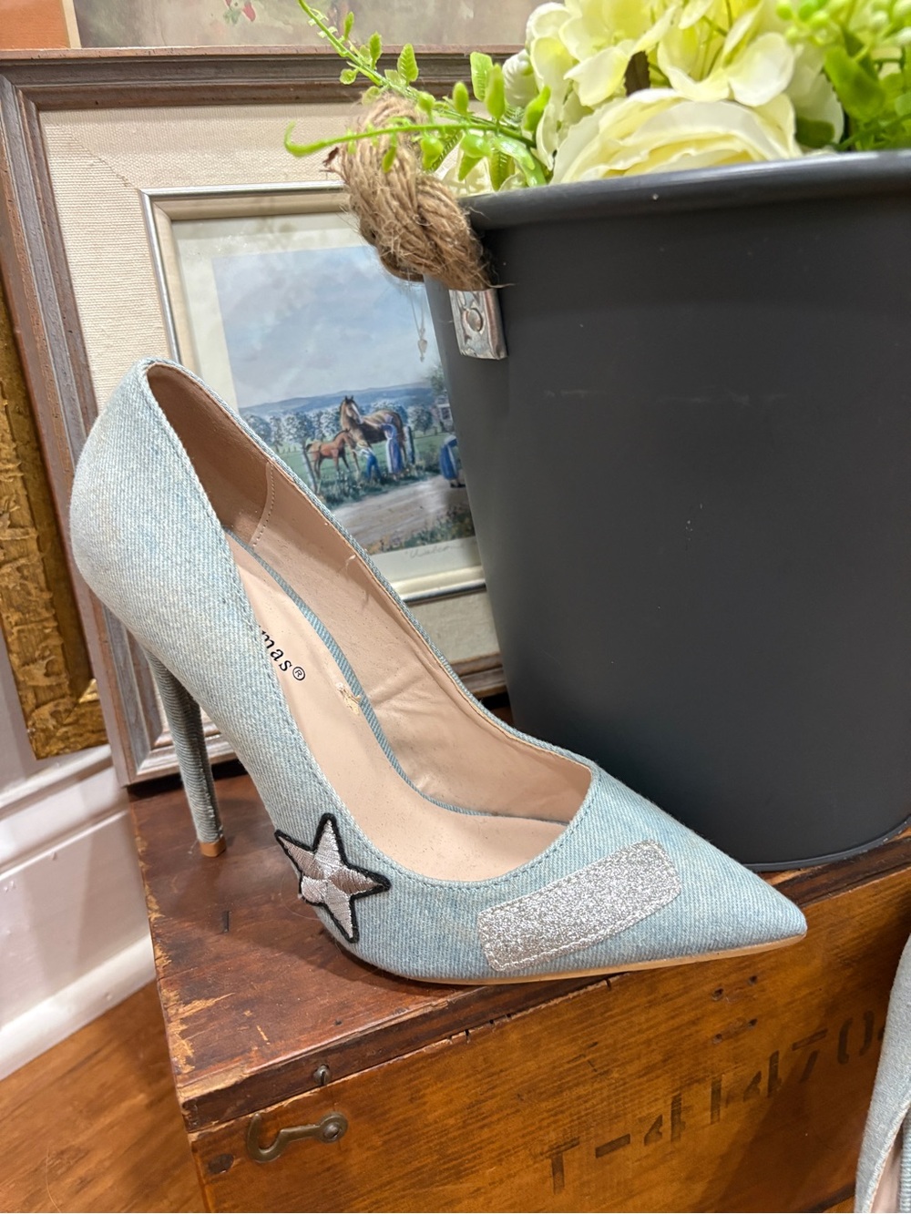 Pierre Dumas Light Blue Denim Pointed Toe Stiletto Pumps with Metallic Applique - Picture 3 of 10